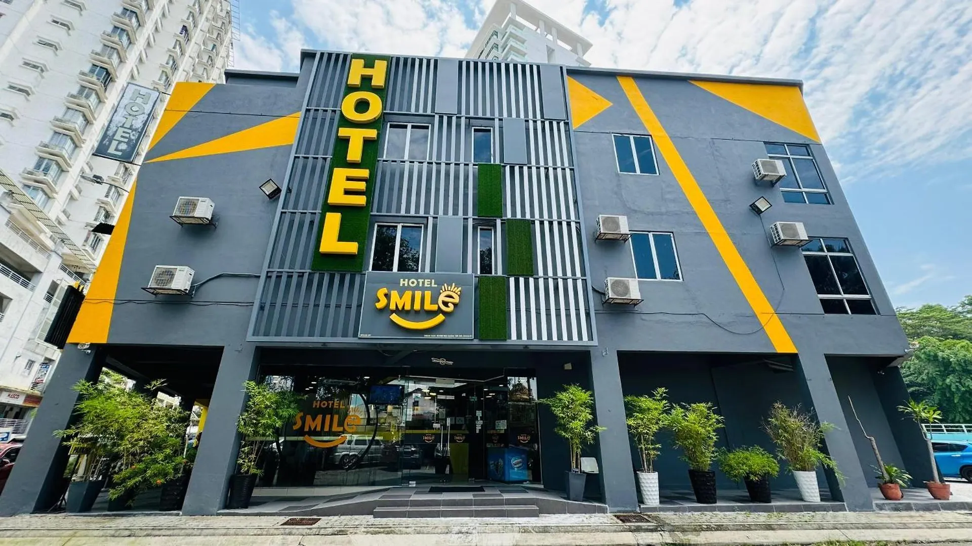 Smile Hotel Selayang Point contacts